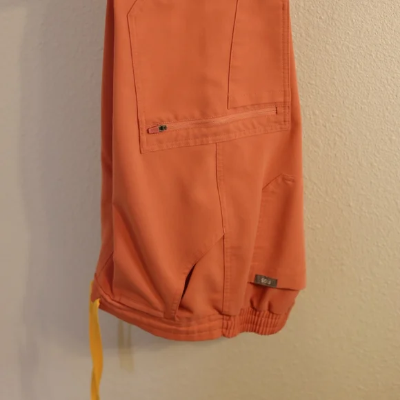 Figs Scrub Set Coral Pink Fitted Short Sleeve Scrub Top And Scrub Pant - Picture 3 of 5